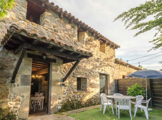 CASA DE AL LADO